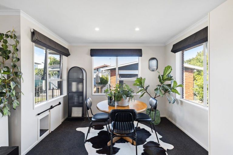 Photo of property in 16 Lockhart Avenue, Milson, Palmerston North, 4414