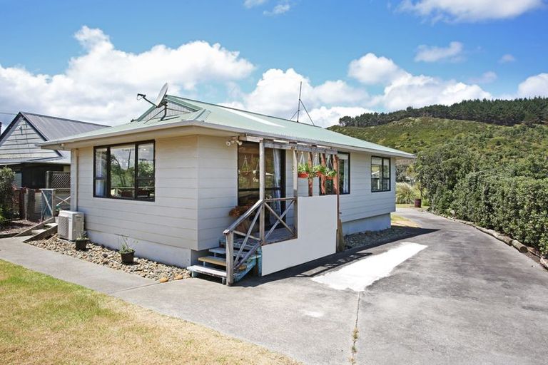 Photo of property in 22 Cordyline Road, Port Waikato, Tuakau, 2695