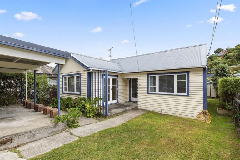 Photo of property in 39 Cluny Road, Plimmerton, Porirua, 5026