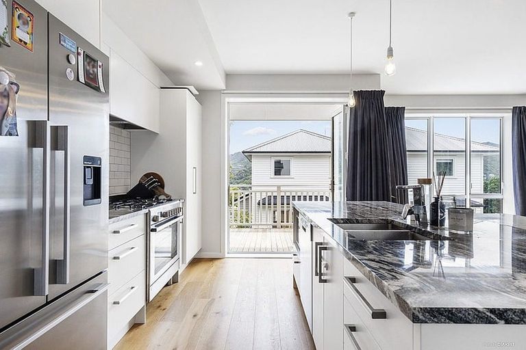 Photo of property in 56e Nicholson Road, Khandallah, Wellington, 6035