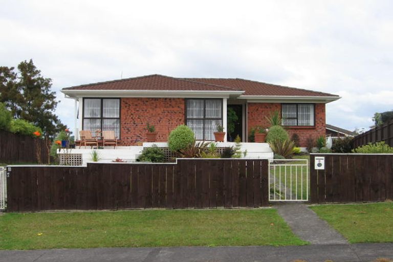 Photo of property in 8 Foyle Place, Glendene, Auckland, 0602