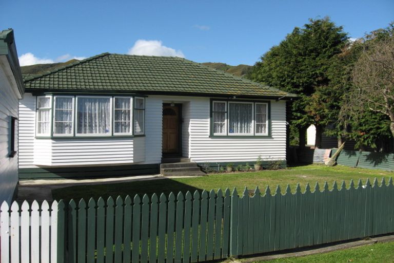 Photo of property in 64 Wellington Road, Wainuiomata, Lower Hutt, 5014