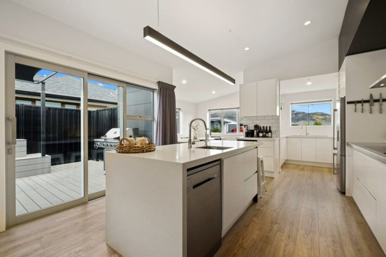 Photo of property in 25 Magnetic Place, Cromwell, 9310