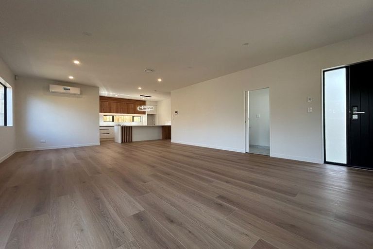 Photo of property in 215a Forrest Hill Road, Forrest Hill, Auckland, 0620