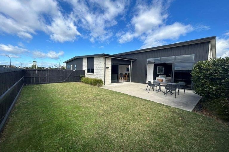 Photo of property in 2 Franks Way, Papamoa Beach, Papamoa, 3118