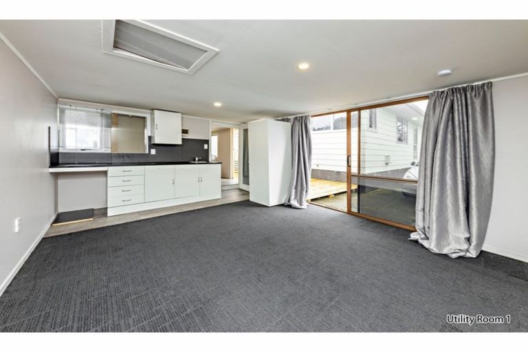 Photo of property in 11 Hinton Place, Weymouth, Auckland, 2103