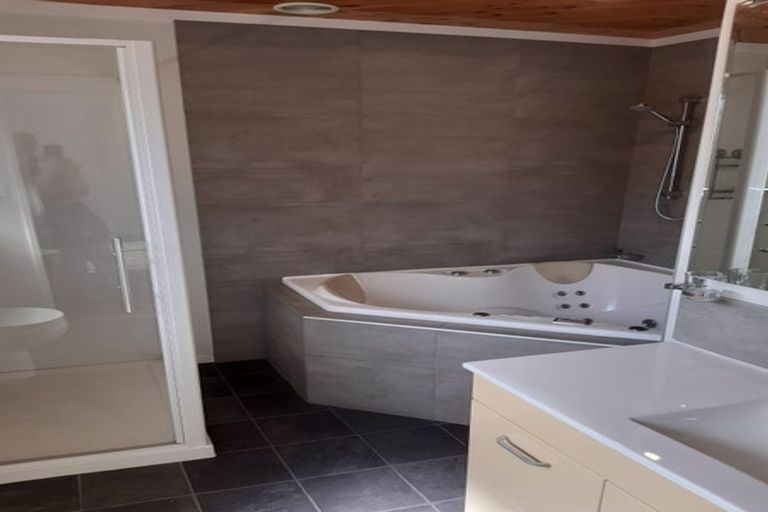 Photo of property in 784 Whangaparaoa Road, Manly, Whangaparaoa, 0930