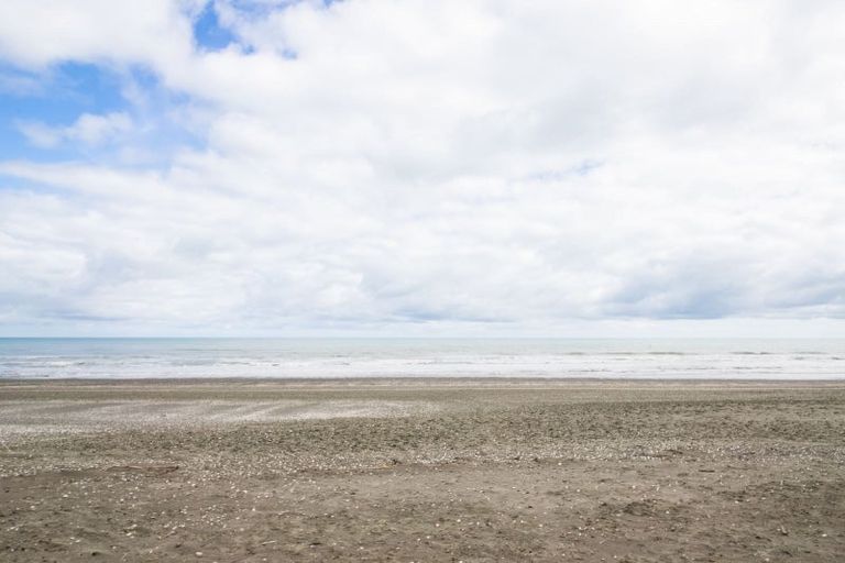 Photo of property in 38 Marine Parade, Otaki Beach, Otaki, 5512