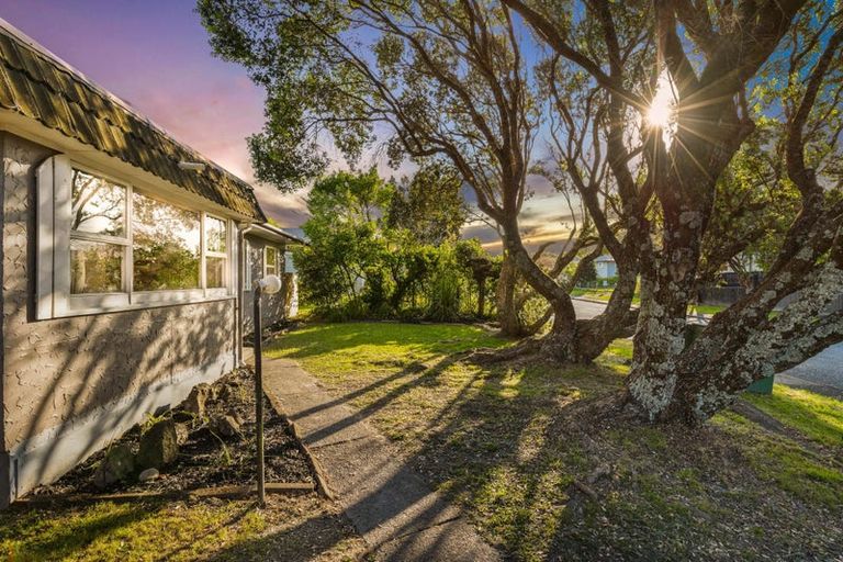 Photo of property in 77 Glen Marine Parade, Glendene, Auckland, 0602