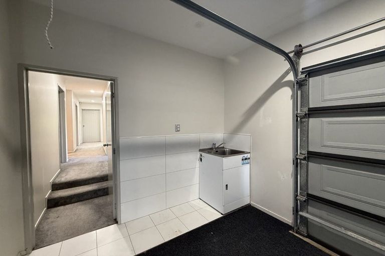 Photo of property in 21 Bangla Place, Massey, Auckland, 0614