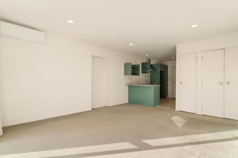 Photo of property in 4e/20 Ian Marwick Place, Birkenhead, Auckland, 0626