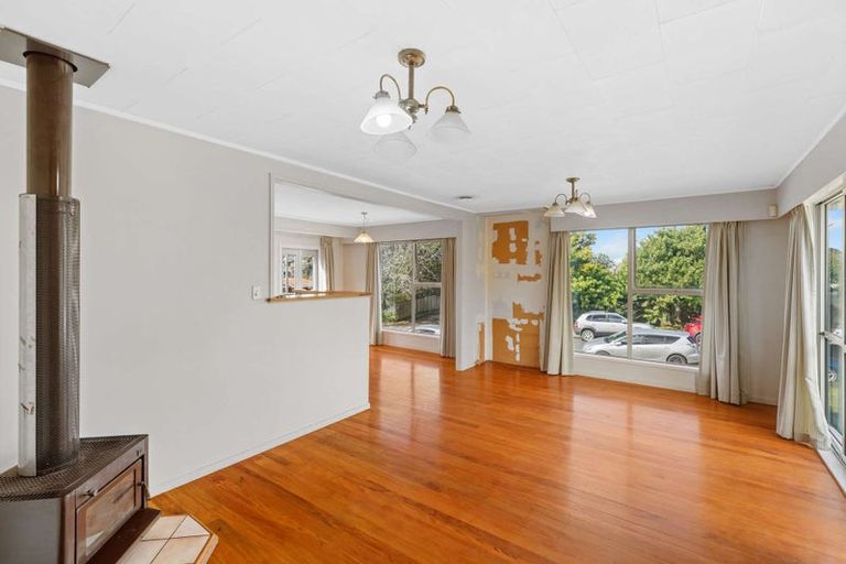 Photo of property in 9 Cockayne Crescent, Sunnynook, Auckland, 0620