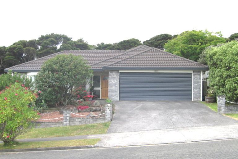 Photo of property in 13 Chedworth Drive, Glenfield, Auckland, 0629