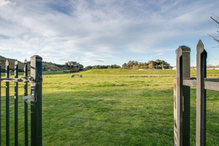 Photo of property in 74 Merlot Drive, Greenmeadows, Napier, 4112