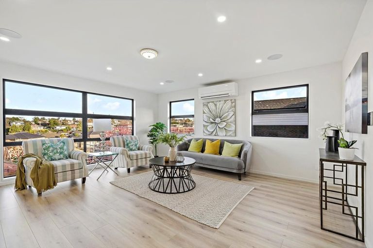 Photo of property in 11 Tawapou Close, Massey, Auckland, 0614