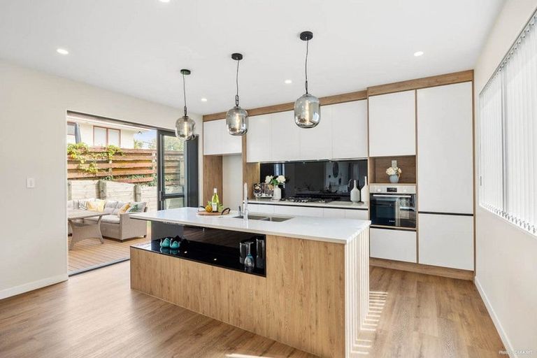 Photo of property in 12a Sheridan Drive, New Lynn, Auckland, 0600