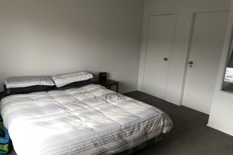 Photo of property in 2/9a Kitewao Street, Northcote, Auckland, 0627