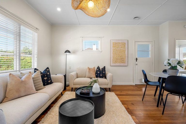 Photo of property in 127b Williams Street, Cambridge, 3434