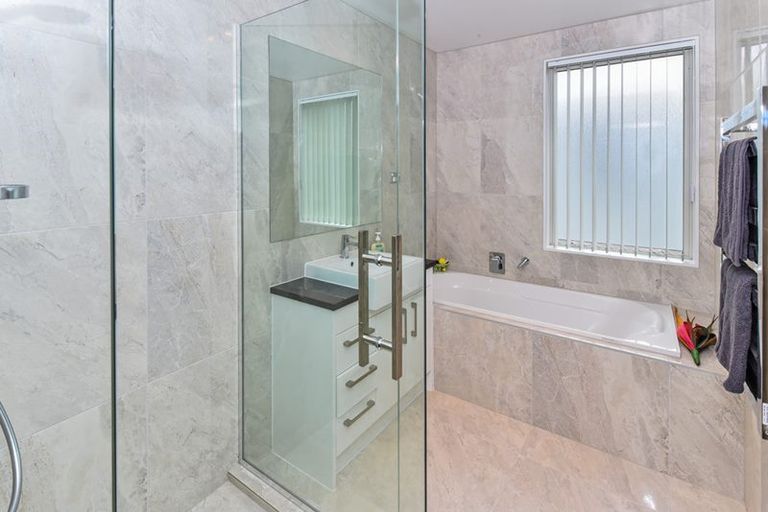 Photo of property in 16 Soaring Bird Drive, Takanini, 2112