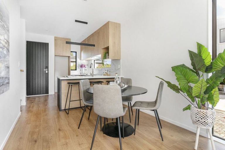 Photo of property in 1/7 Cedar Heights Avenue, Massey, Auckland, 0614