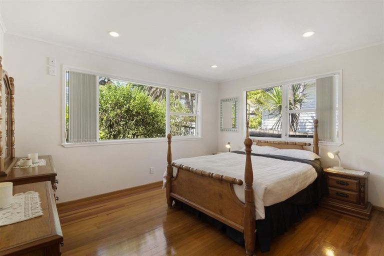 Photo of property in 43 Newhaven Terrace, Mairangi Bay, Auckland, 0630