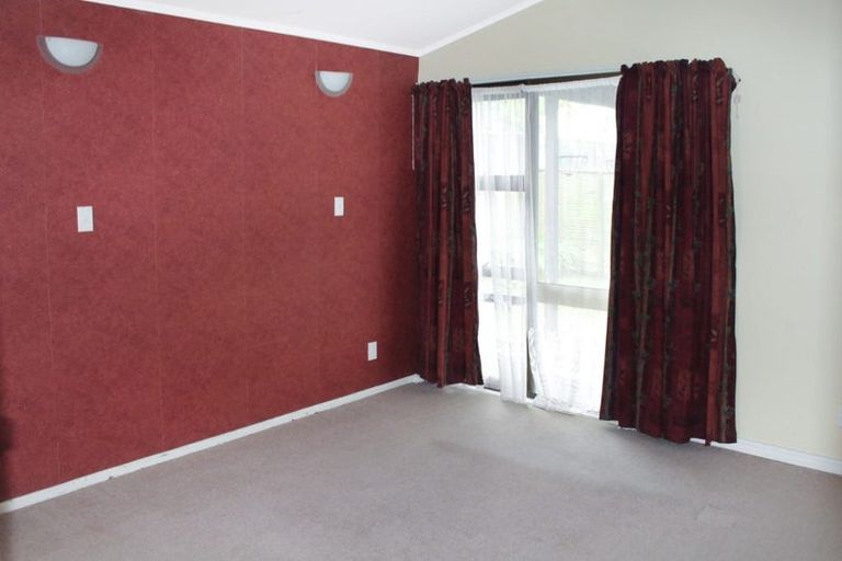 Photo of property in 9 Papawai Place, Milson, Palmerston North, 4414