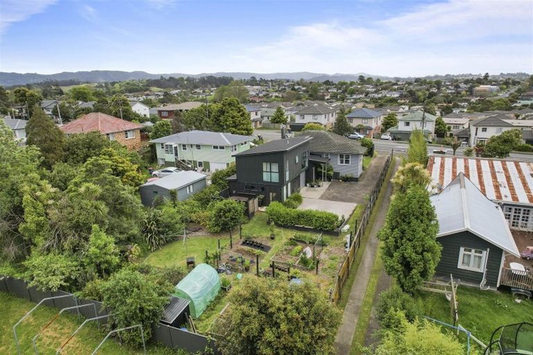 Photo of property in 50 Seymour Road, Sunnyvale, Auckland, 0612