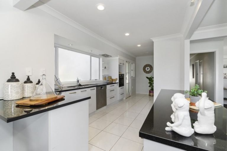 Photo of property in 52 Alexander Street, Cockle Bay, Auckland, 2014