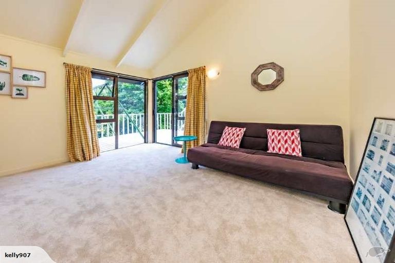 Photo of property in 60 Cheriton Road, Mellons Bay, Auckland, 2014