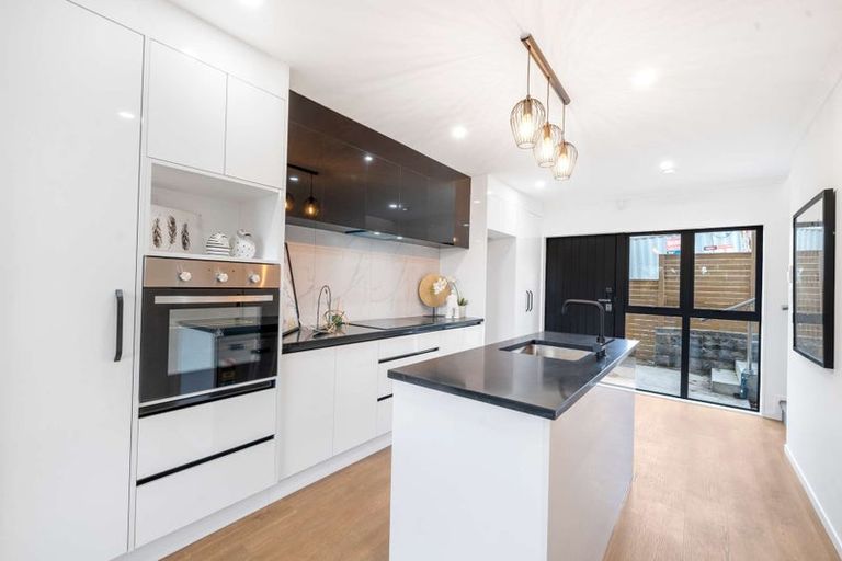 Photo of property in 3/32 Brandon Road, Glen Eden, Auckland, 0602