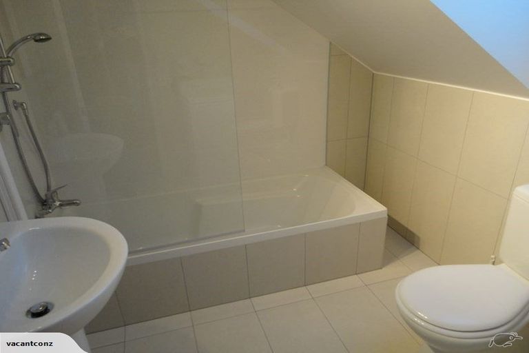 Photo of property in 105 Rongotai Road, Kilbirnie, Wellington, 6022