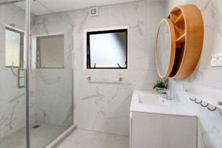 Photo of property in 14 Mallard Place, Unsworth Heights, Auckland, 0632