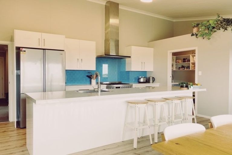 Photo of property in 18 Monaco Grove, Fitzherbert, Palmerston North, 4410