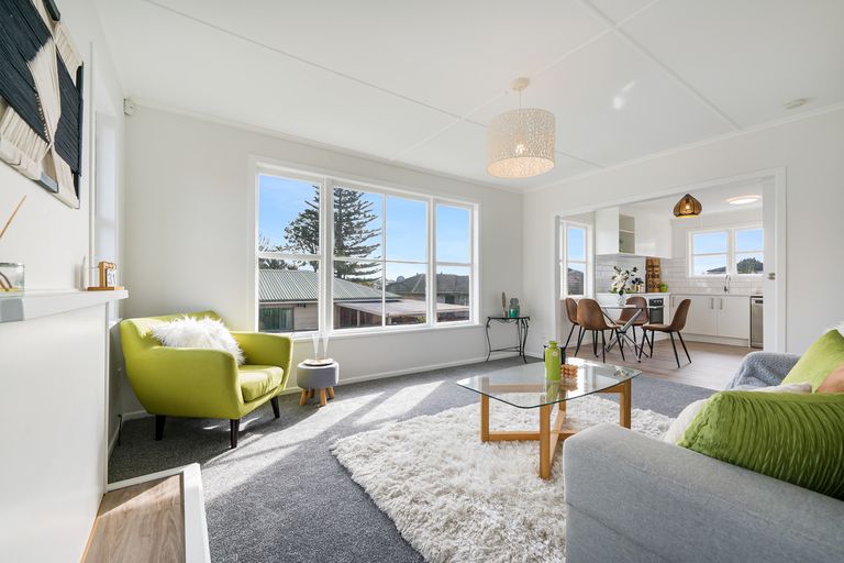 Photo of property in 65 Farquhar Road, Glendene, Auckland, 0602