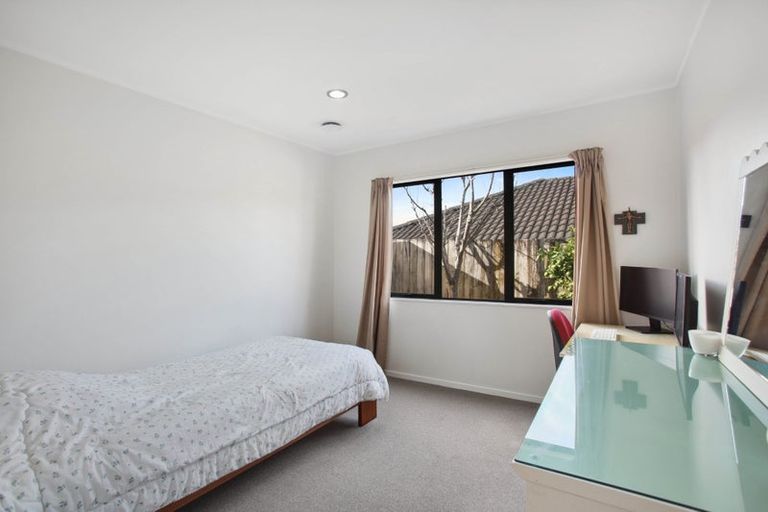 Photo of property in 2/148 Pigeon Mountain Road, Half Moon Bay, Auckland, 2012