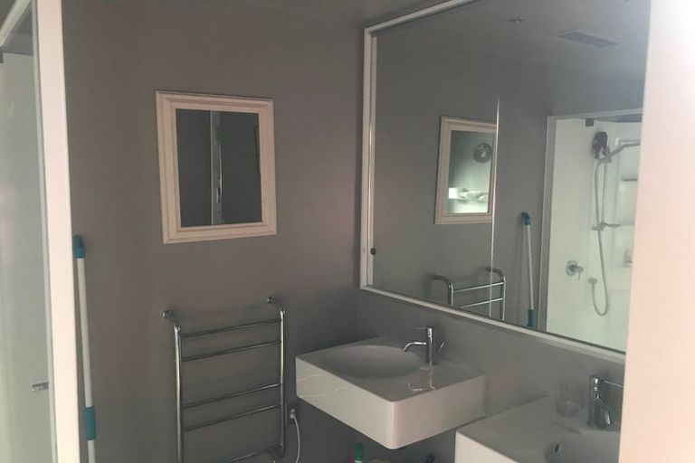 Photo of property in Waterloo Quay Apartments, 322/28 Waterloo Quay, Pipitea, Wellington, 6011