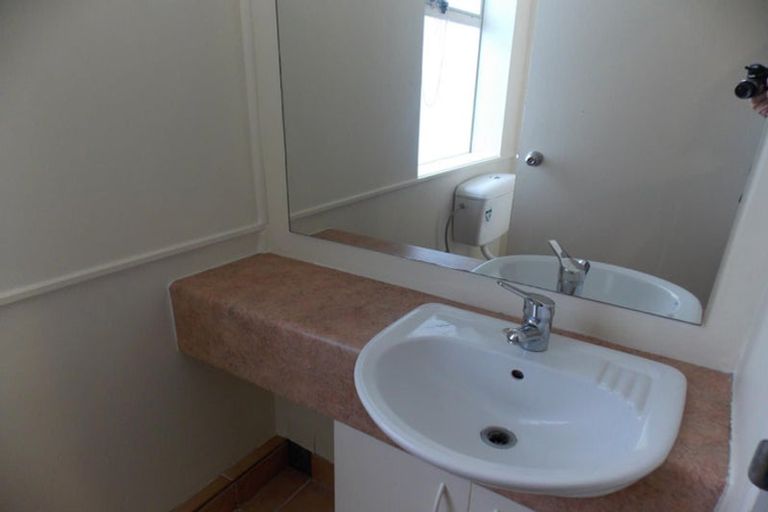 Photo of property in Terrace Tower Apartments, 1/126 The Terrace, Wellington Central, Wellington, 6011