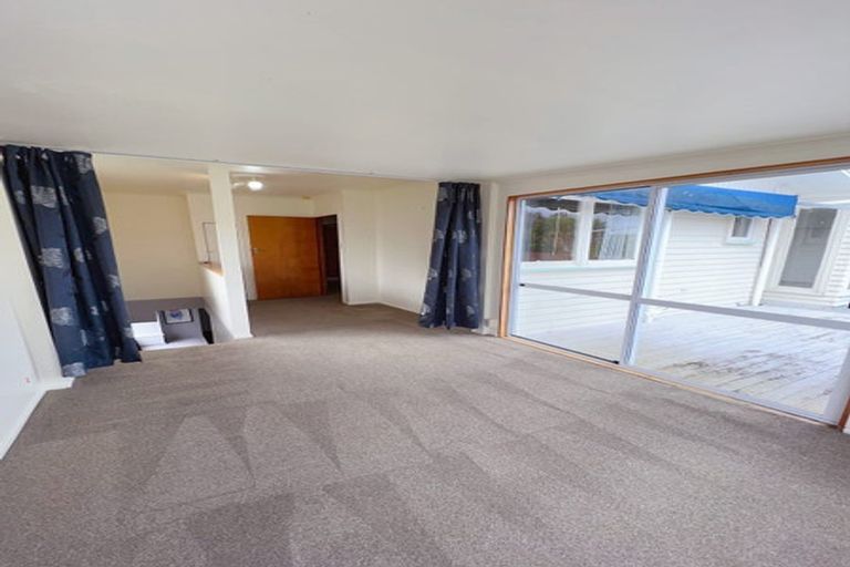 Photo of property in 1/520 Beach Road, Murrays Bay, Auckland, 0630