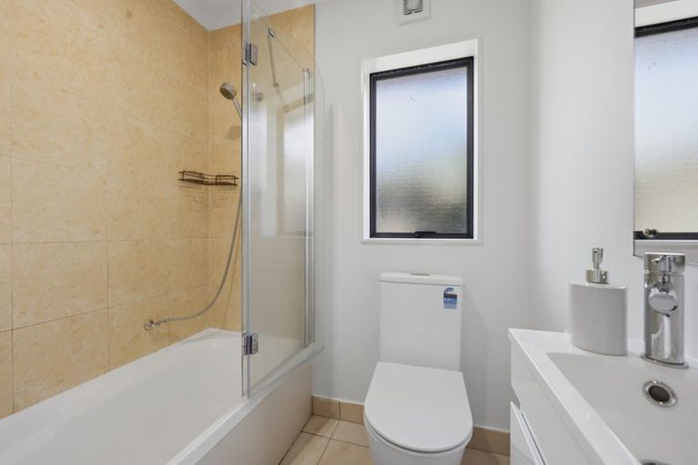 Photo of property in 35 Peninsula Road, Mangere, Auckland, 2022