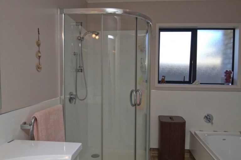 Photo of property in 43 Bowen Street, Levin, 5510