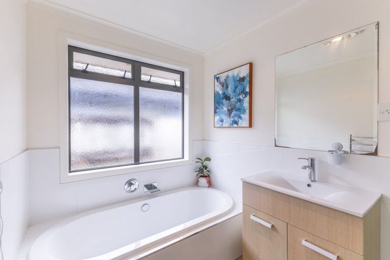 Photo of property in 11 Chatham Place, Rototuna North, Hamilton, 3210