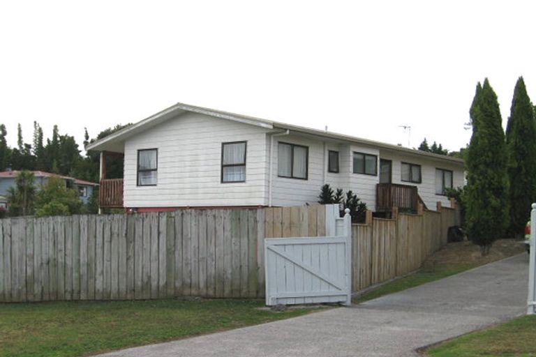 Photo of property in 2 Mona Vale, West Harbour, Auckland, 0618