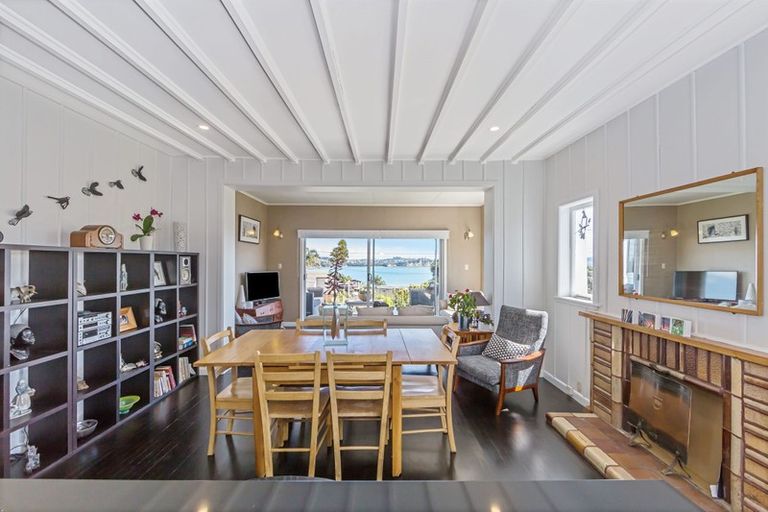 Photo of property in 21 Tindalls Bay Road, Tindalls Beach, Whangaparaoa, 0930