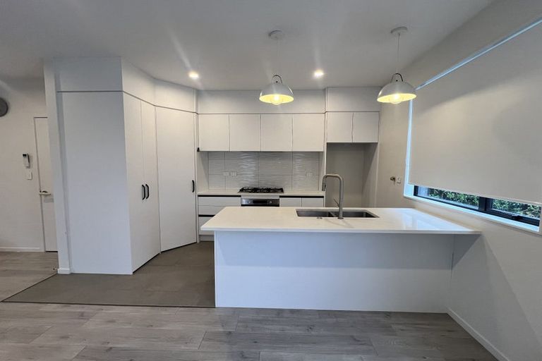 Photo of property in 4e Montmere Avenue, Te Atatu Peninsula, Auckland, 0610