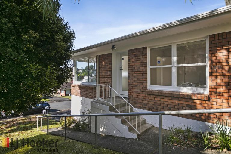 Photo of property in 1/5 Keldale Place, Forrest Hill, Auckland, 0620