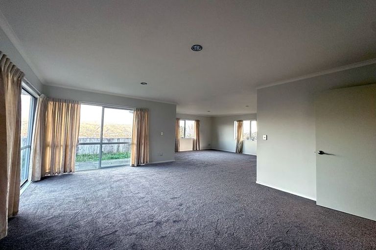 Photo of property in 5 Swain Grove, Riverstone Terraces, Upper Hutt, 5018