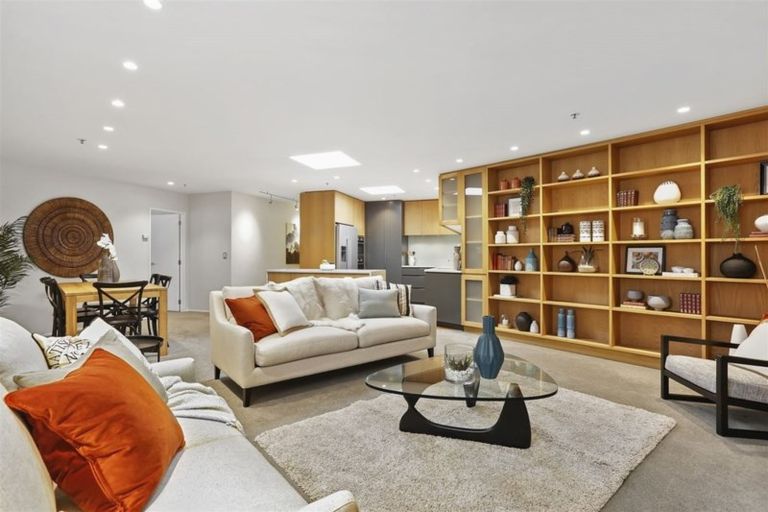 Photo of property in 4/5d The Promenade, Takapuna, Auckland, 0622