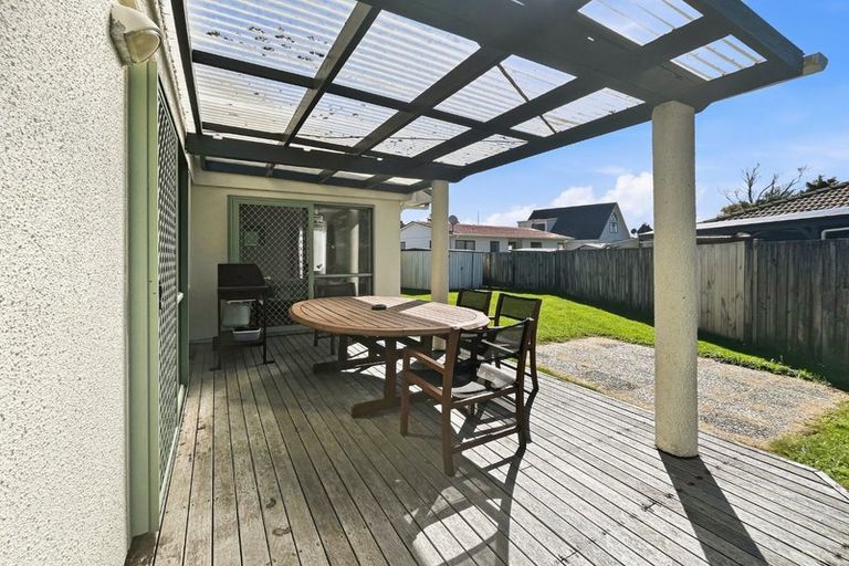 Photo of property in 4 Capricorn Place, Kawaha Point, Rotorua, 3010