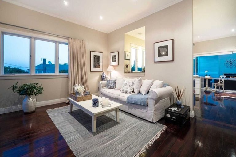 Photo of property in 1/41 Seaview Avenue, Northcote, Auckland, 0627