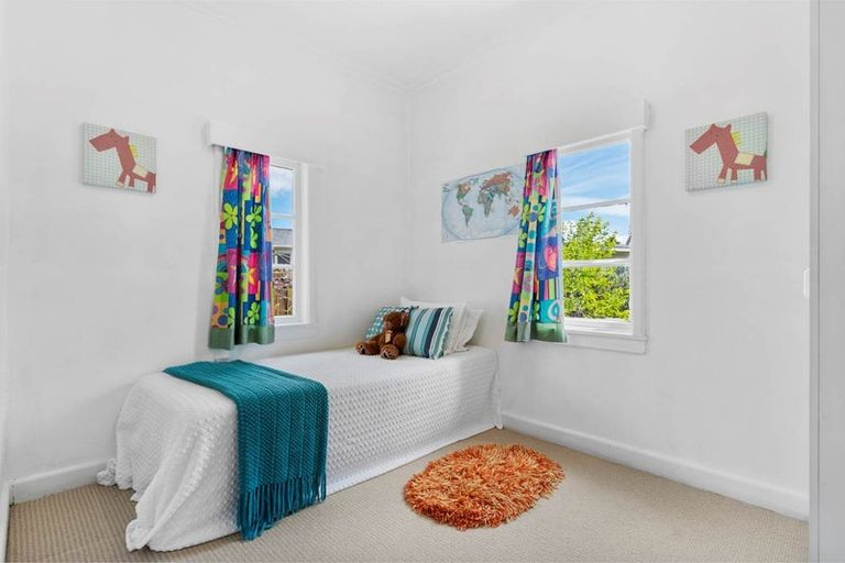 Photo of property in 50a Megan Avenue, Pakuranga Heights, Auckland, 2010